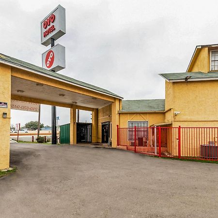 Oyo Hotel San Antonio Lackland Near Seaworld Exterior foto