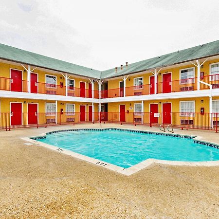 Oyo Hotel San Antonio Lackland Near Seaworld Exterior foto