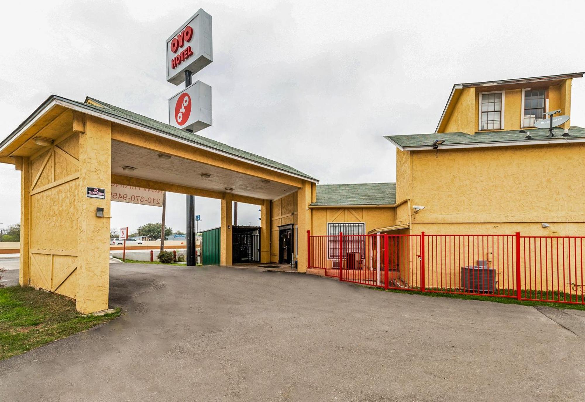 Oyo Hotel San Antonio Lackland Near Seaworld Exterior foto