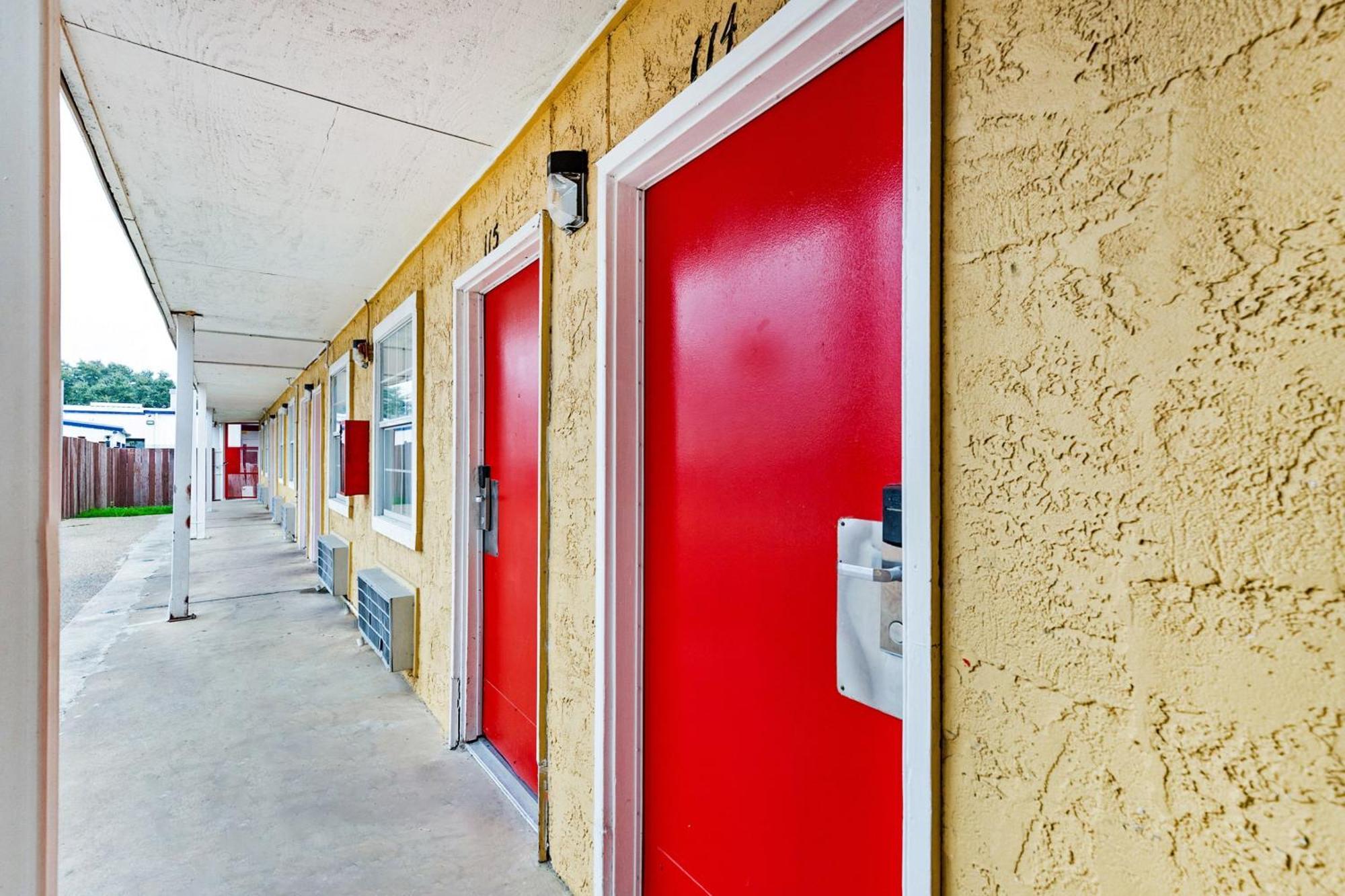Oyo Hotel San Antonio Lackland Near Seaworld Exterior foto